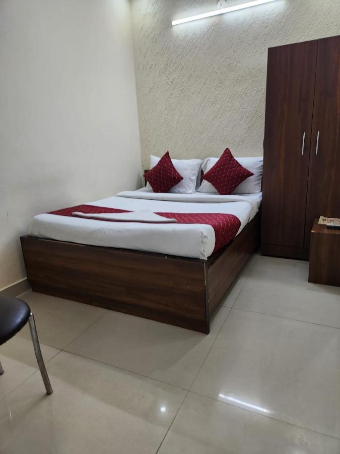 Hotel Cozy Cave New Delhi Luaran gambar
