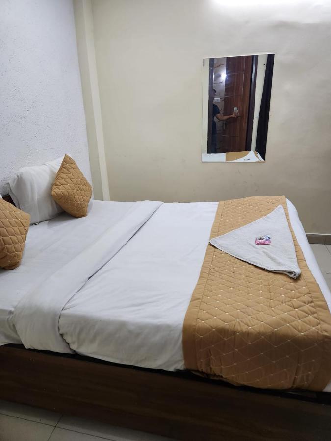 Hotel Cozy Cave New Delhi Luaran gambar