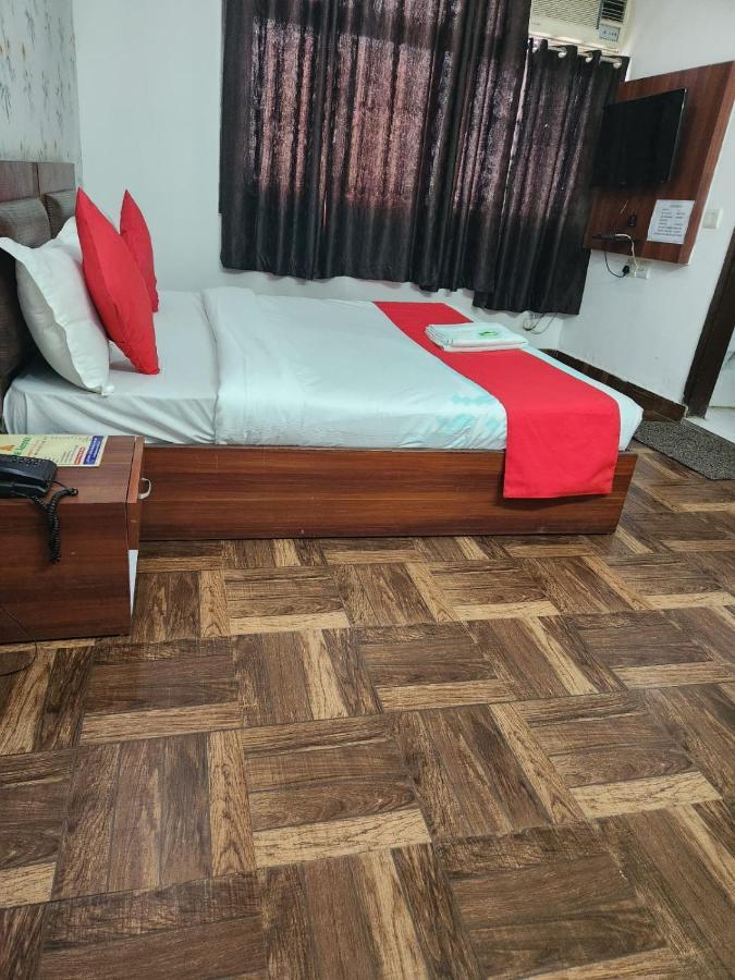 Hotel Cozy Cave New Delhi Luaran gambar