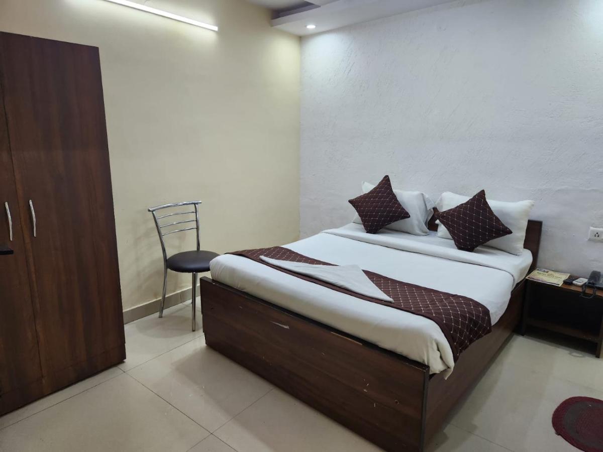 Hotel Cozy Cave New Delhi Luaran gambar